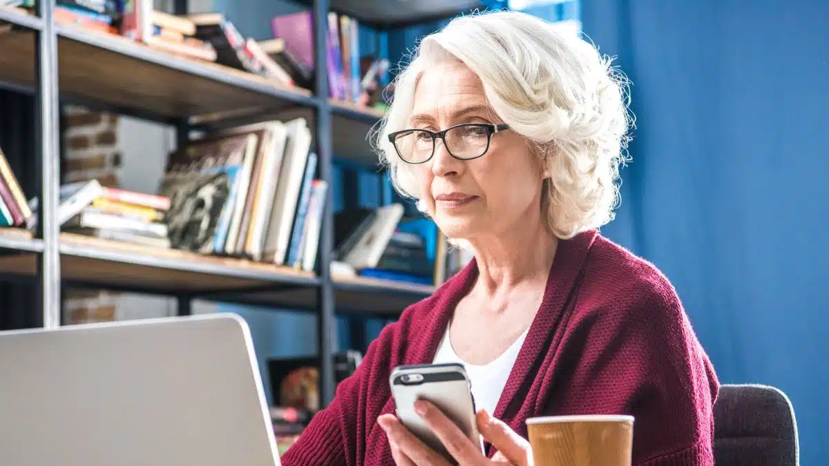 senior woman on the laptop