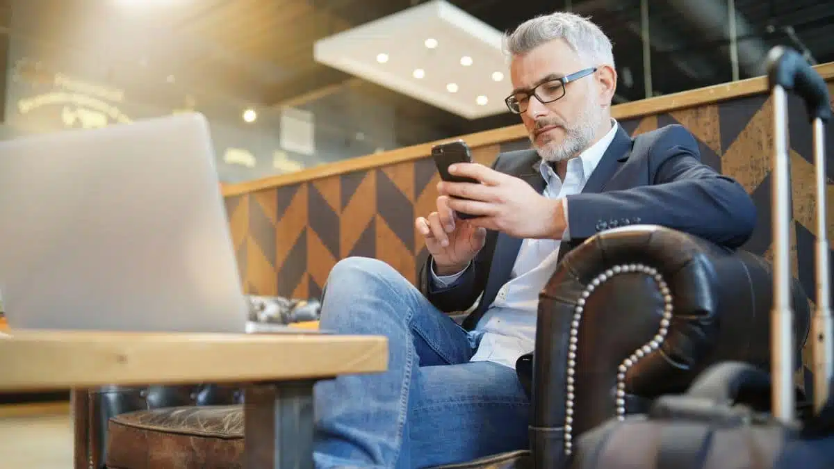 15 Office Rules That Quietly Grow Their Income businessman-working-on-the-phone